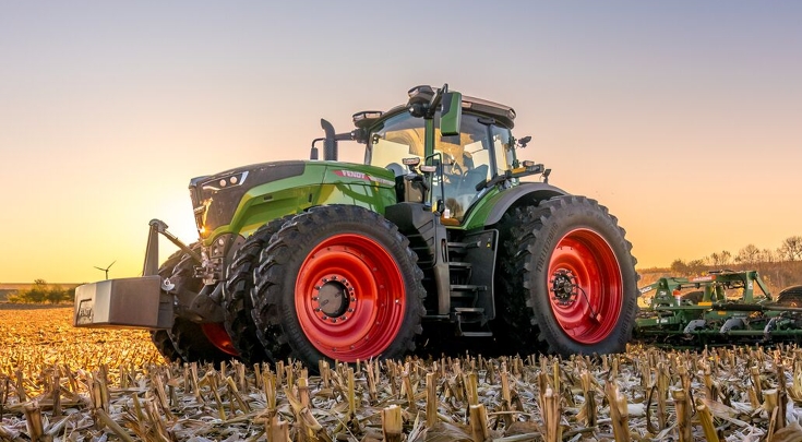 Fendt 800 Vario at Sunset