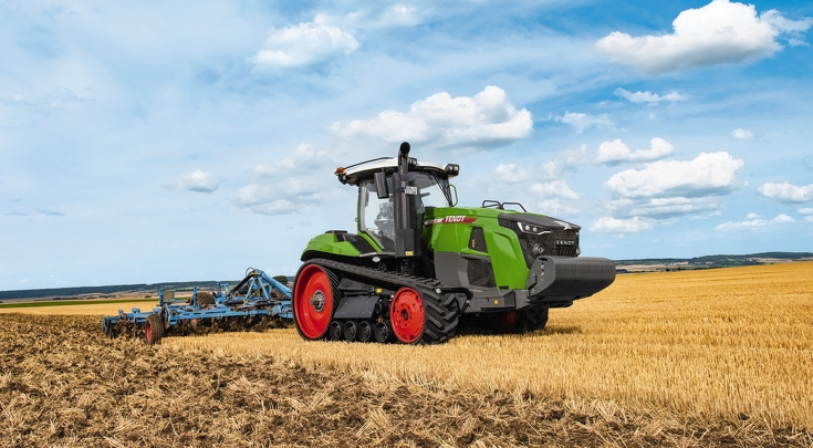 Fendt 1100 Vario MT during cultivation